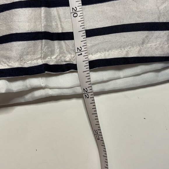 ISC 100% silk black and white horizontal striped top. Size medium. Sleeveless. - Picture 10 of 10